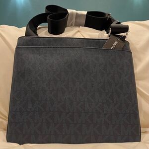Michael Kors Jet Set Men’s Unisex Baltic Signature Crossbody Medium Bag NWT